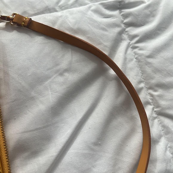 Louis Vuitton Epi Leather Pochette W/ full inclusion - Picture 6 of 15